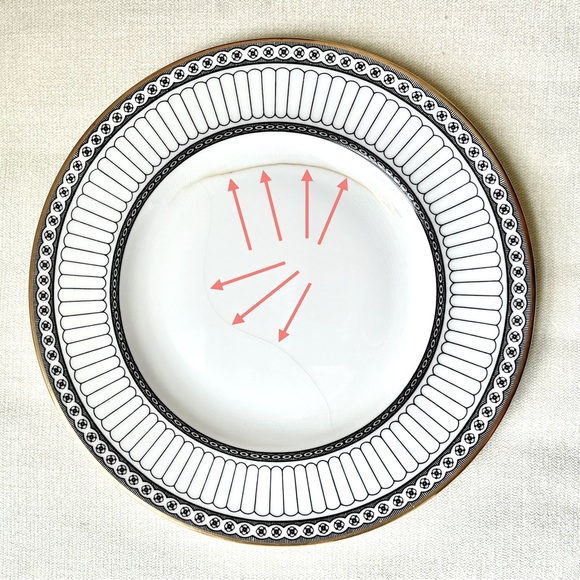 WEDGWOOD BLACK COLONNADE REAL GOLD RIM DINNER PLATE - 8” - HAIRLINE CRACK - Picture 3 of 5